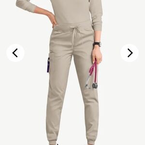 UNIFORM ADVANTAGE SCRUB SET WOMEN'S WARM SAND COLOR